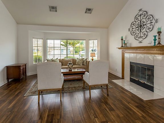 2nd image of 41231 Elsdale Pl
