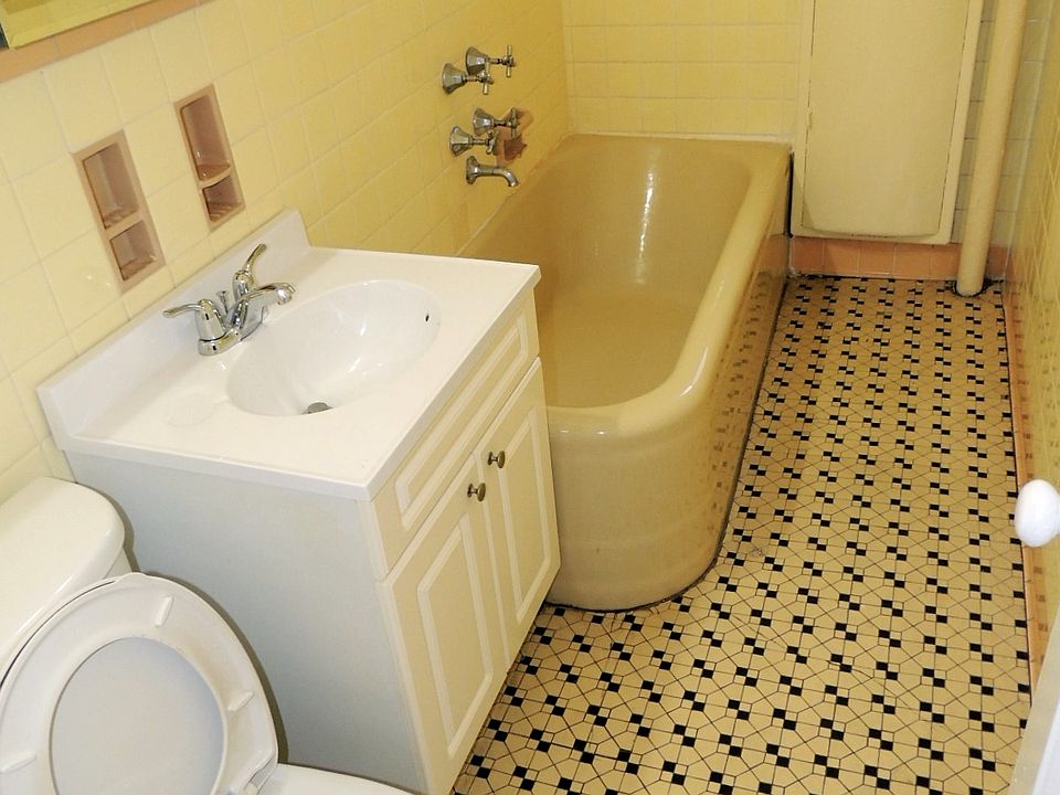 1st image of 17290 Highland Ave APT 3C