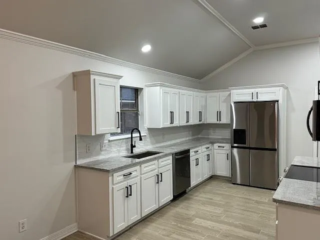 9411 Crooked Creek Dr — Photo 10