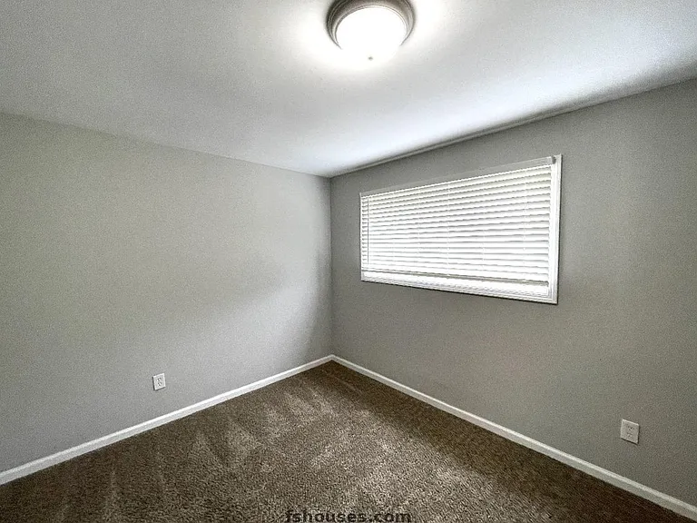 9124 E 10th St #1 — Photo 8