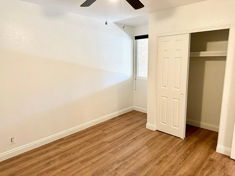 1005 W 5th St #204 — Photo 7
