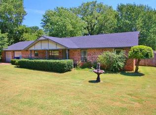 722 N Country Club Ter, Mustang, OK 73064