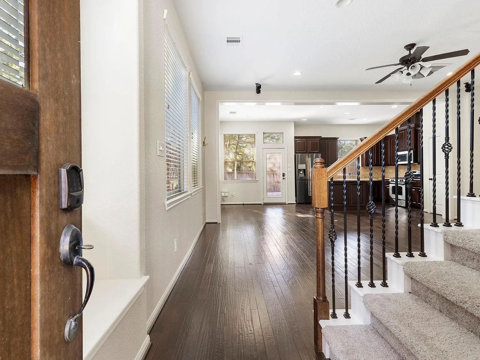 3 bed, 2.5 bath, 1952 sqft, $2,500 — Photo 4