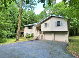 76 Cross Rd, Waymart, PA 18472