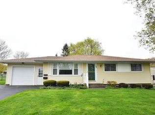 48 Rollingwood Dr, Rochester, NY 14616