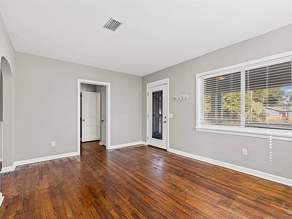4th image of 1811 E Cross St