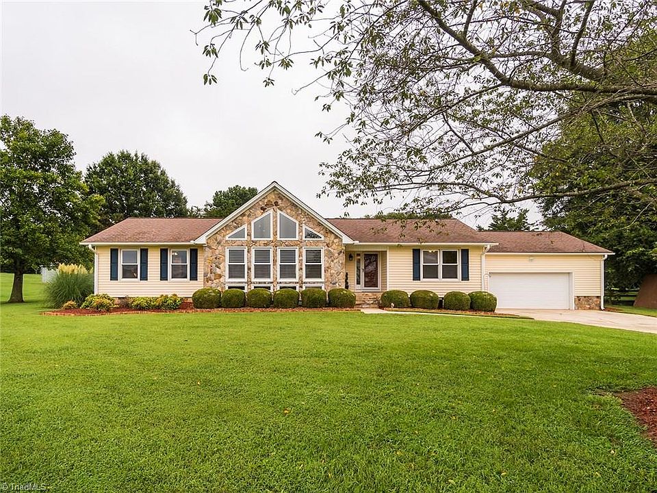 1st image of 7702 Middle Dr