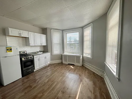1230 W Allegheny Ave #2R Photo 1