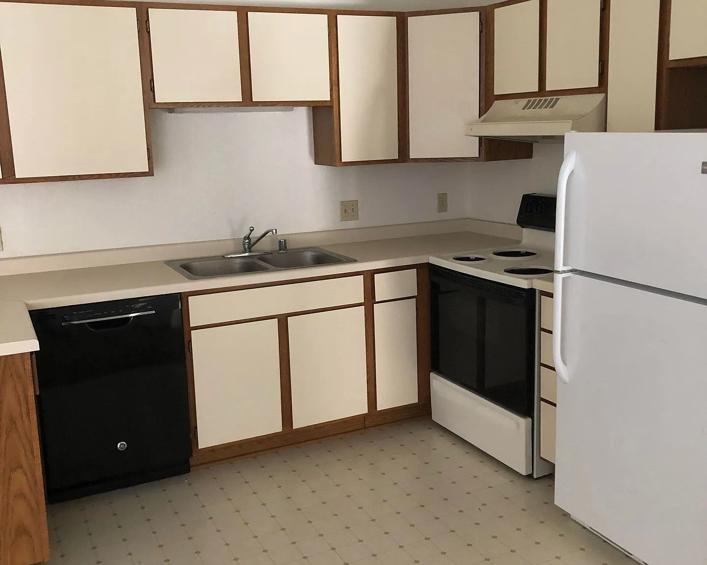 Woodridge Apartments — Photo 2