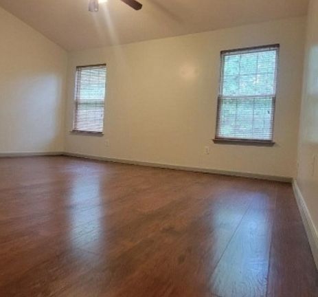 5th image of 1076 Oakcroft Ln