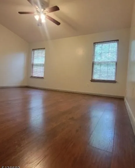 1076 Oakcroft Ln — Photo 5