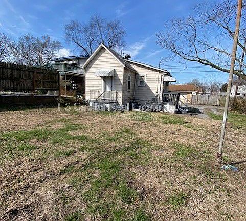 2nd image of 809 Greenwood St