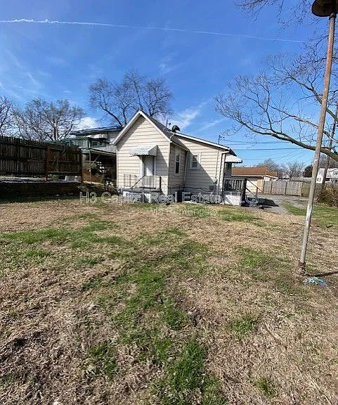 809 Greenwood St — Photo 2