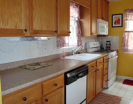 3rd image of 1801 W Shiawassee St