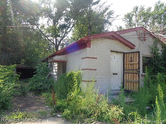 4th image of 19417 Grandview St