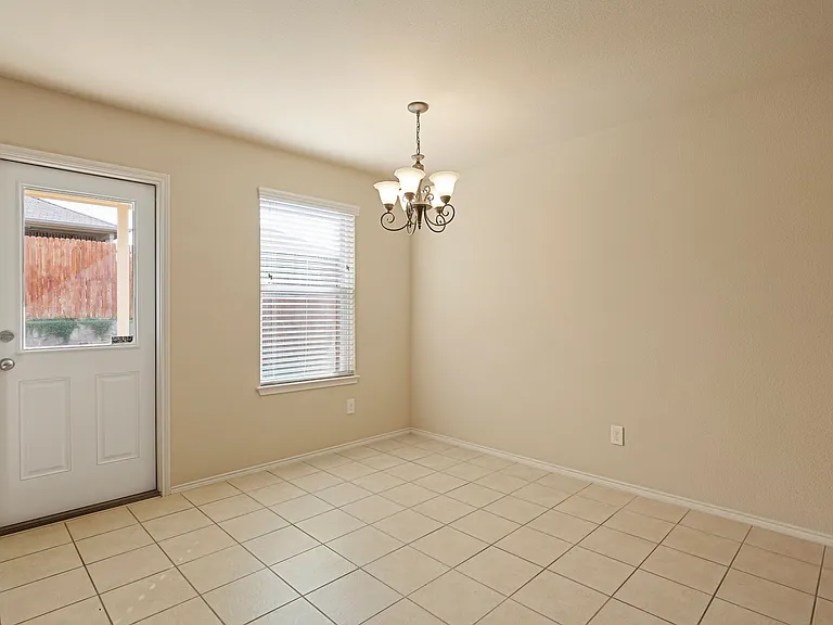 1433 Willoughby Way — Photo 16