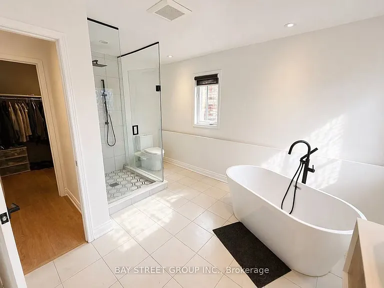 42 Fouracre Way #UPPER LEVEL — Photo 29