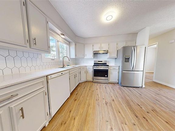 3rd image of 108 Griffin STREET
