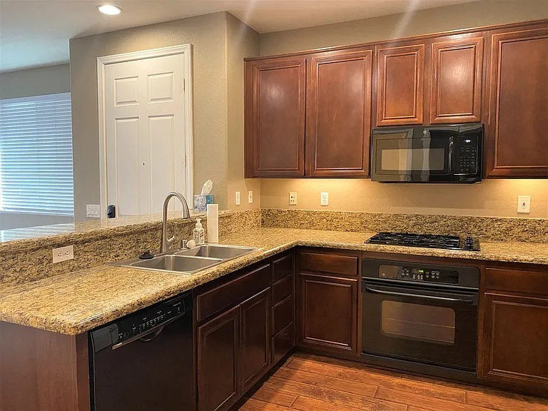289 Tiburon Dr #186 — Photo 6