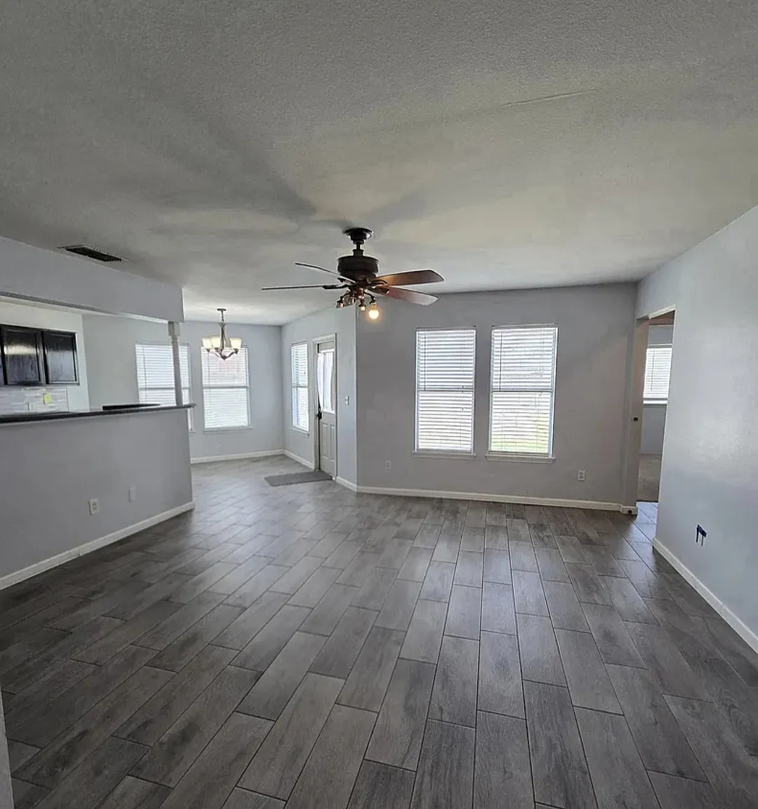3 bed, 1084 sqft, $1,900 — Photo 3