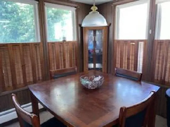 Kitchen Dining Area