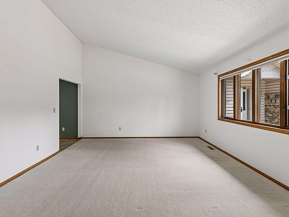 4th image of 13410 Parkwood Dr