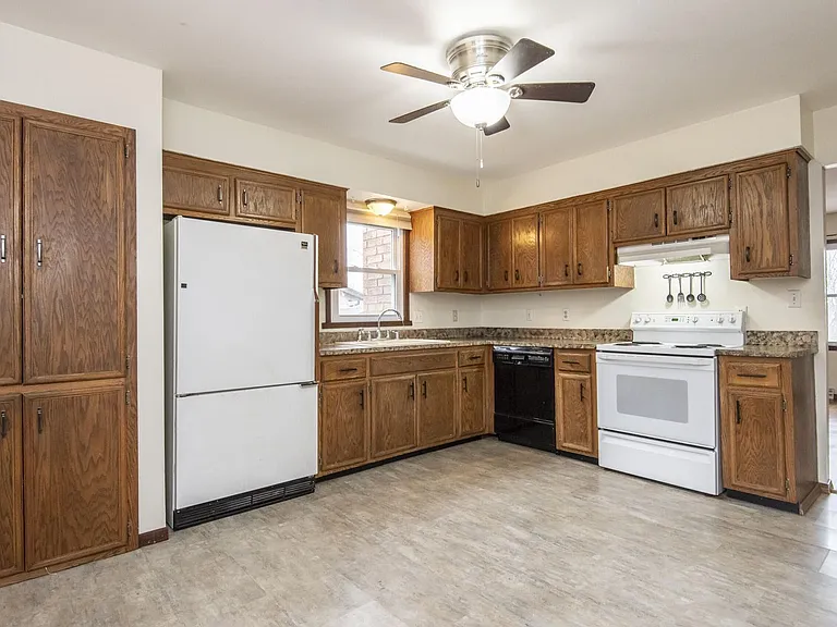 21225 Mary Lynn Dr — Photo 9