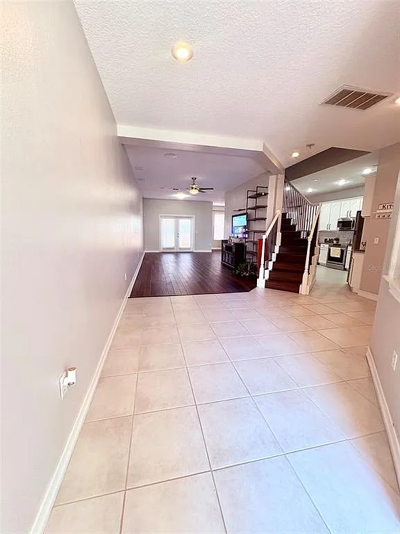 3 bed, 2.5 bath, 2673 sqft, $2,900 — Photo 4