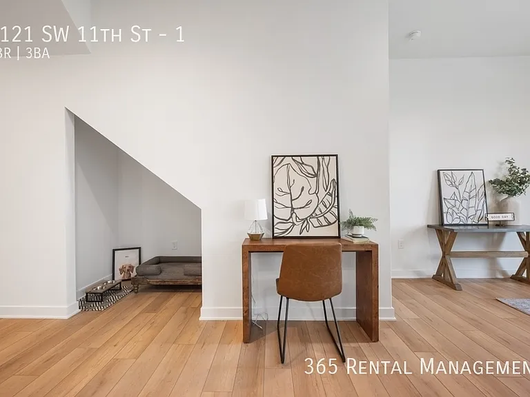 1121 SW 11th St #1 — Photo 4