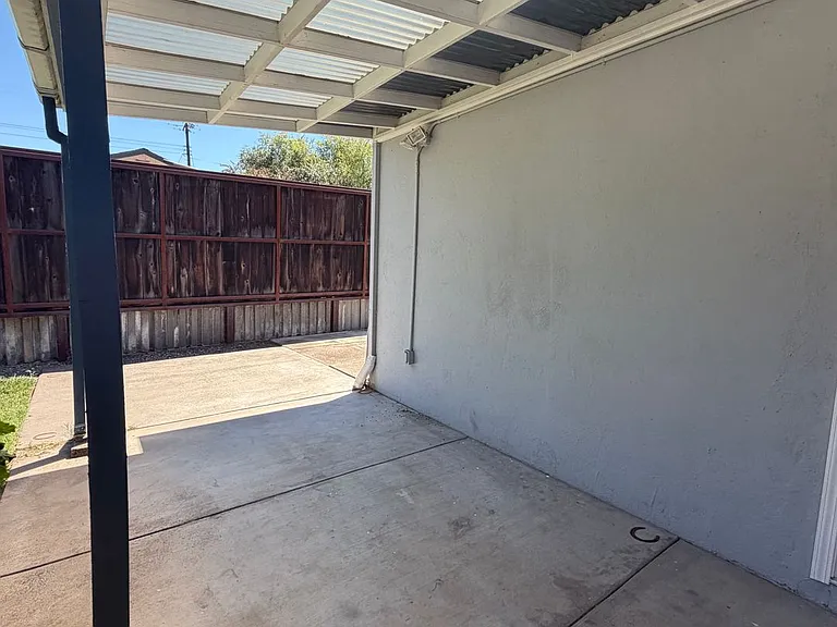 3404 Marshall Ave — Photo 9
