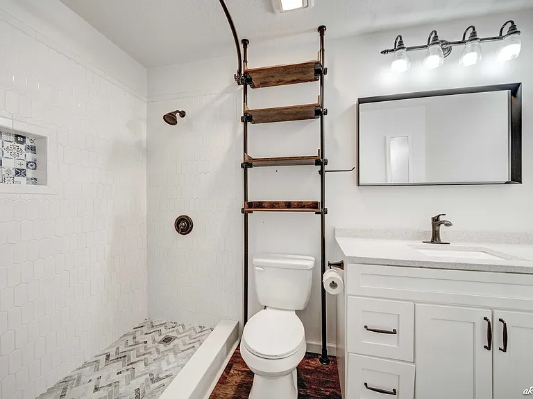 6226 Wallace Rd — Photo 8