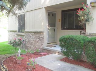 4950 Rivercrest Dr #1, Waterford, MI 48328