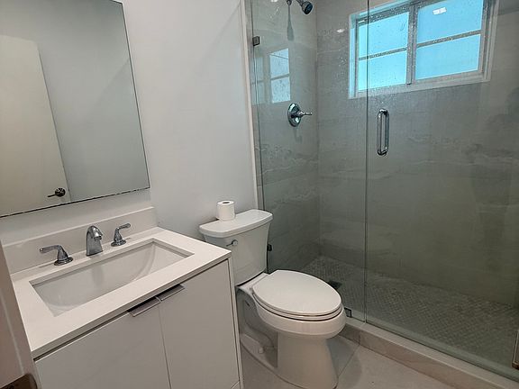 5th image of 2843 Sheridan Ave APT 8