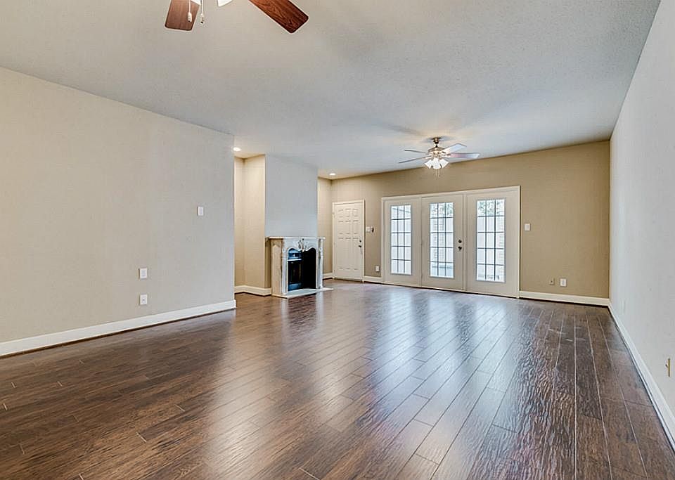 1st image of 242 Wilcrest Dr #242