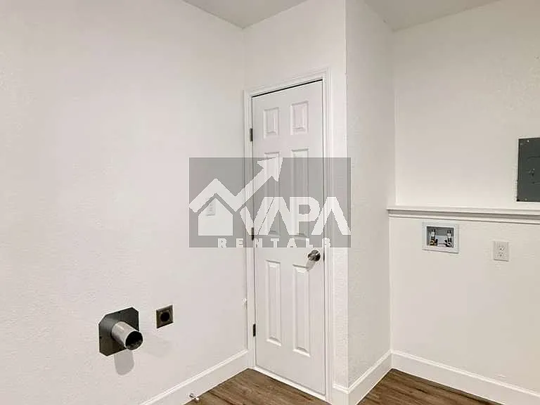 943 Weizmann St — Photo 19