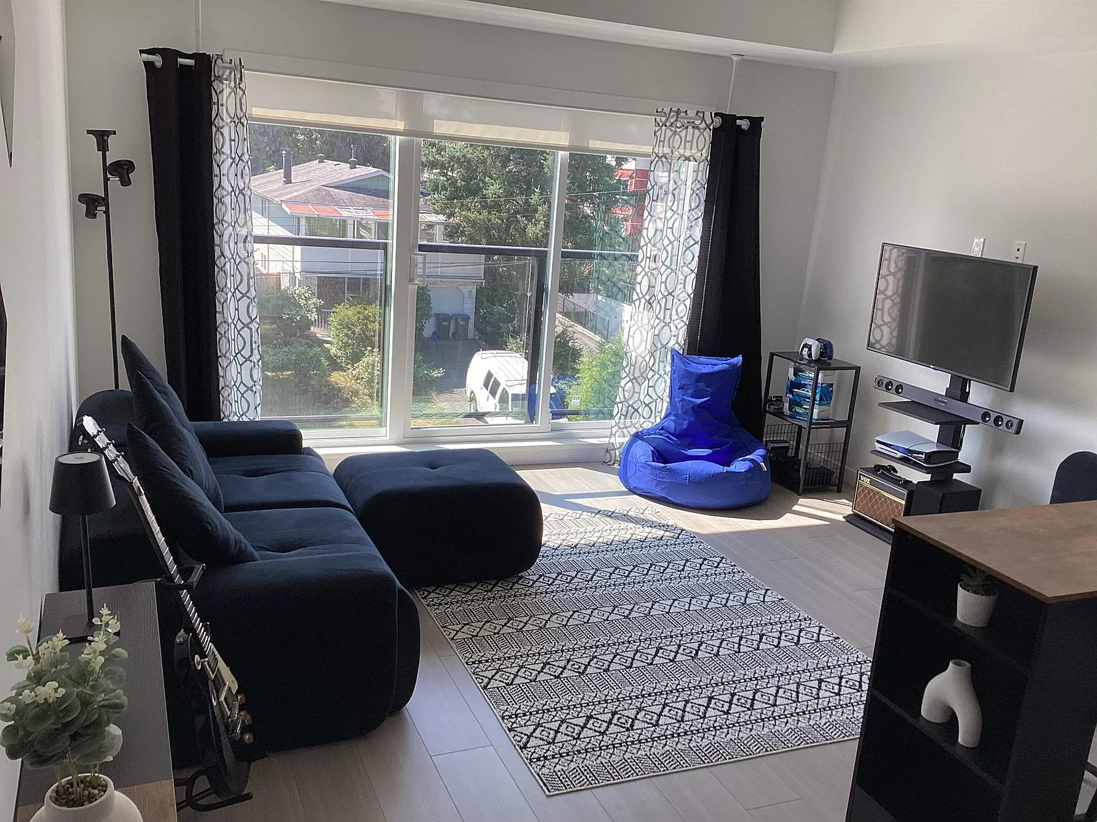 1 bed, 560 sqft, $2,300 — Photo 3