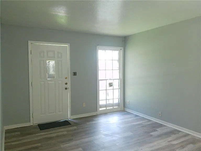 1722 Tarlton St — Photo 2
