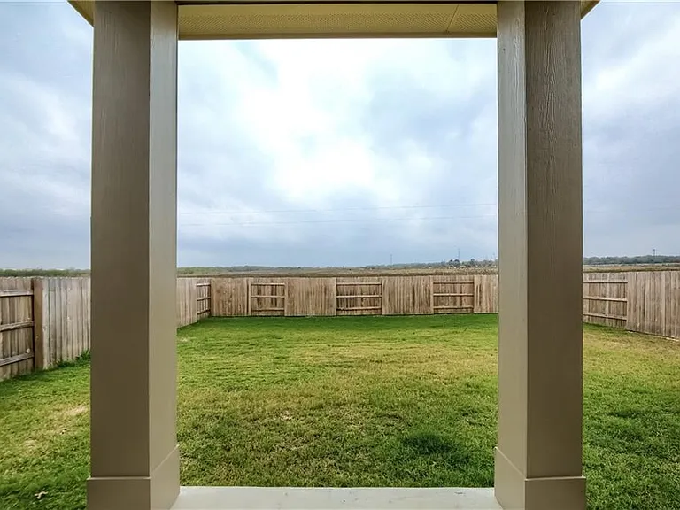 113 Thurston Dr — Photo 44