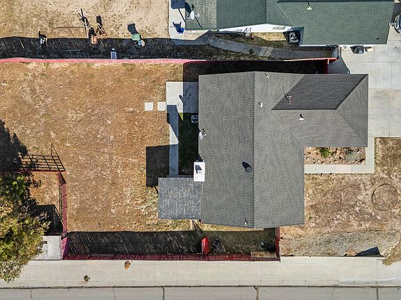 4th image of 1049 Barrington Ave