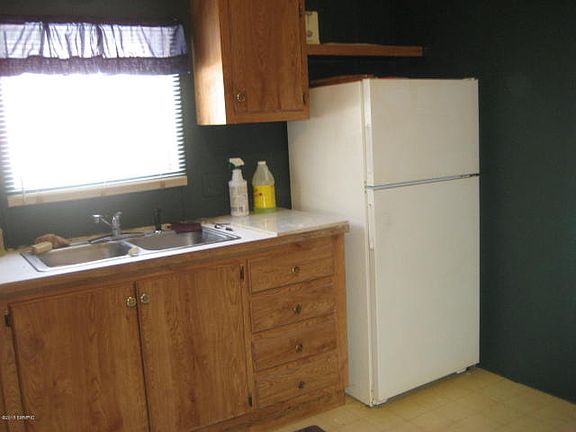 3rd image of 1505 E Van Buren St
