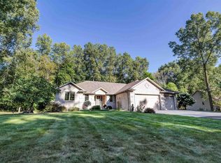 2258 Ives Ln, Suamico, WI 54173