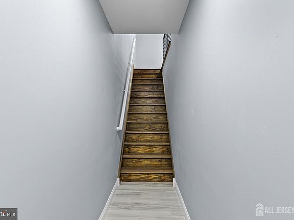 2nd image of 245 William St #B