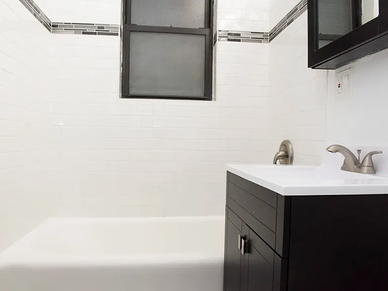 3345 N Marshfield Ave #207 — Photo 5