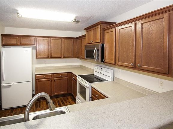 4th image of 941 Franklin Mill Trce