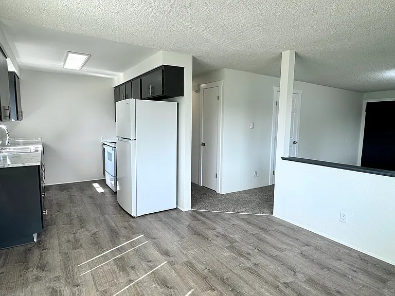 2405 Howard Ave #4 — Photo 5