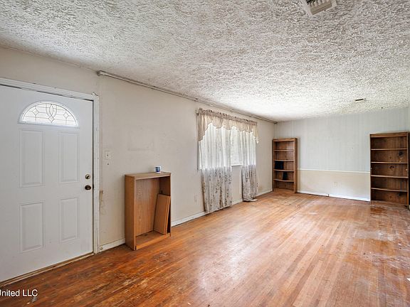 2nd image of 306 N Southland Dr