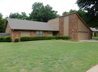 6908 S Peach Ave, Broken Arrow, OK 74011