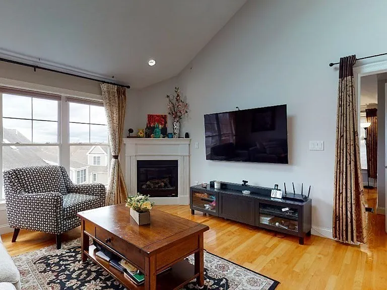 19 Flint Pond Dr — Photo 6