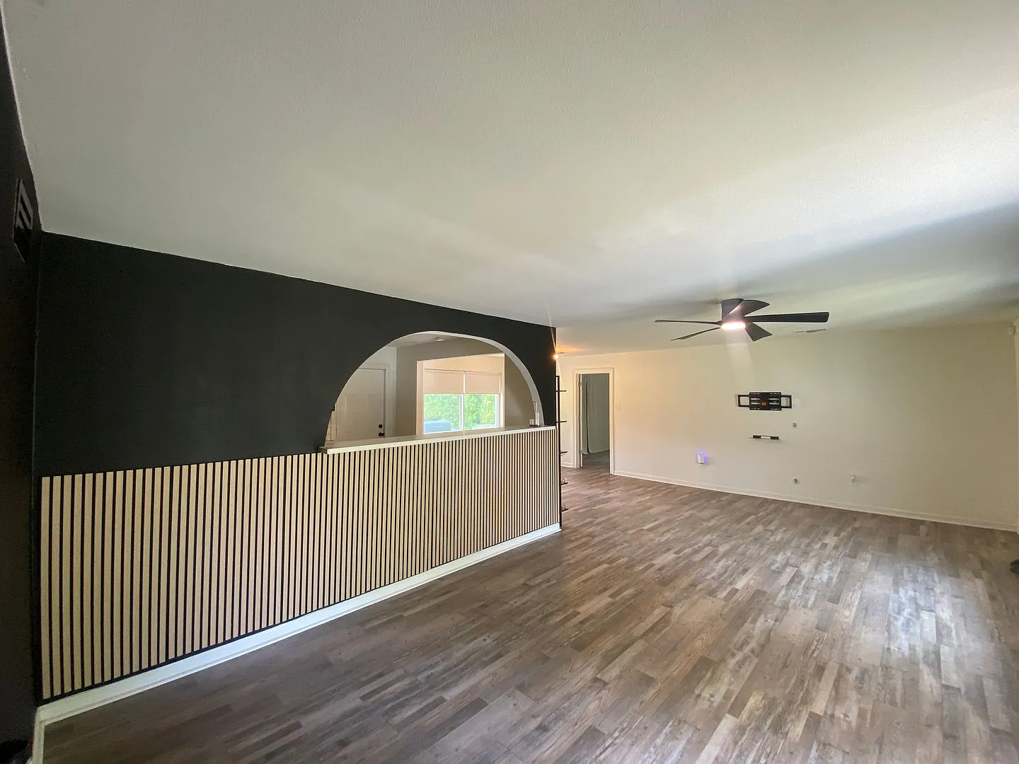 Price Drop plus $500 off First Month's Rent Modern Comfort in a Prime Baton Rouge Location — Photo 3