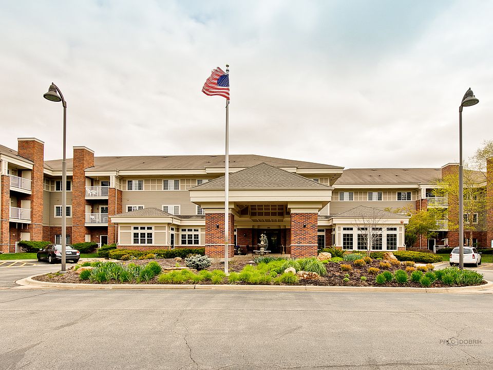 1st image of 801 N McLean Blvd #10